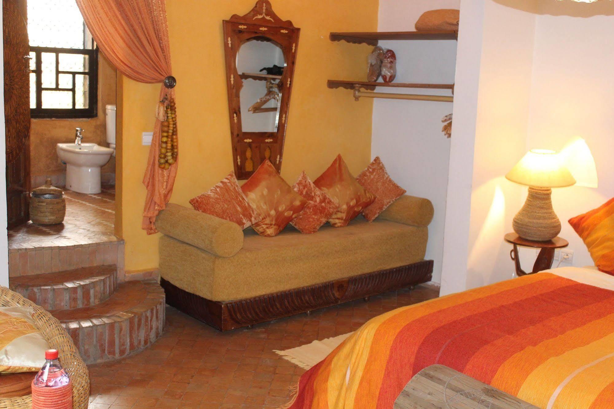 The Repose Hotel Salé Bagian luar foto